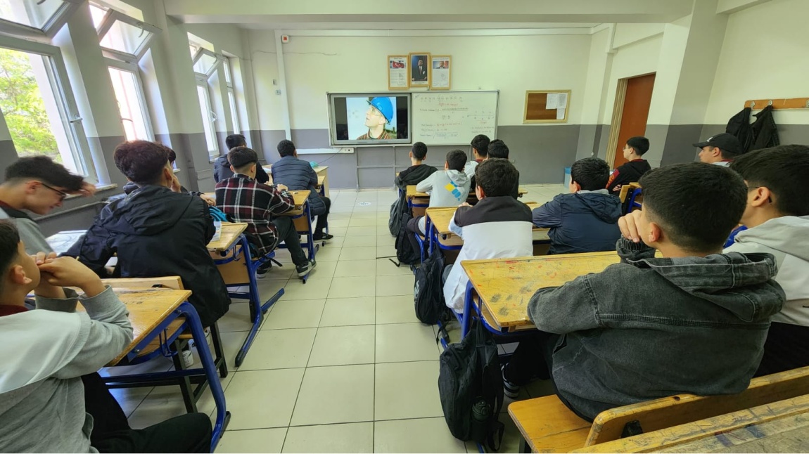 Okulumuzda İş Sağlığı ve Güvenliği Haftası Etkinlikleri Gerçekleştirildi